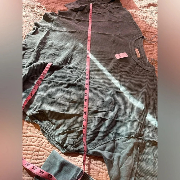 We The Free People NWT Drop The Mic oversized Thermal in silver pine sz M 37”p2p - Picture 2 of 10